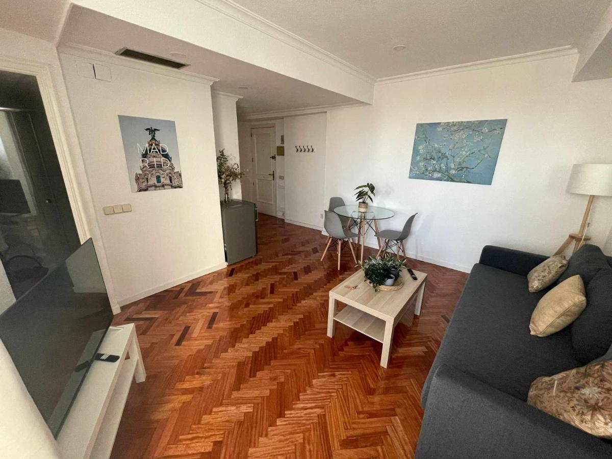Apartamento Con Terraza Y Vistas Alcalaretiro Madrid Exterior photo